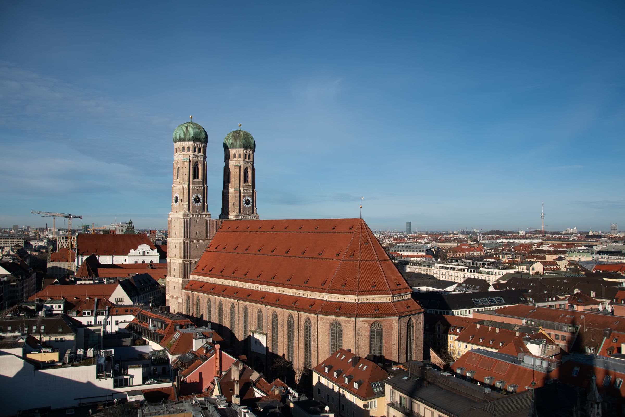 Blick über die Münchner Altstadt auf die Frauenkirche